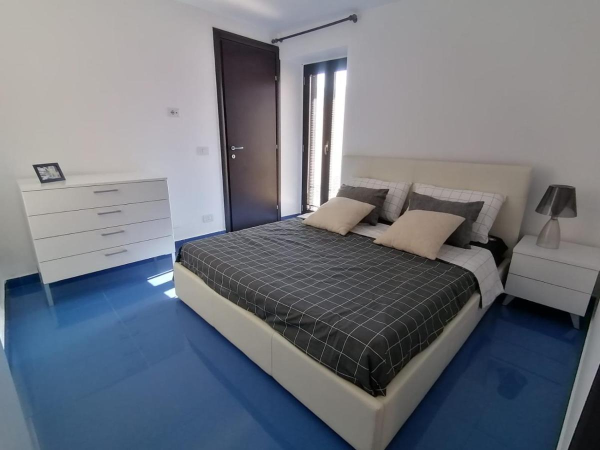 Casa Vacanza "Marinella" Сулмона Екстериор снимка