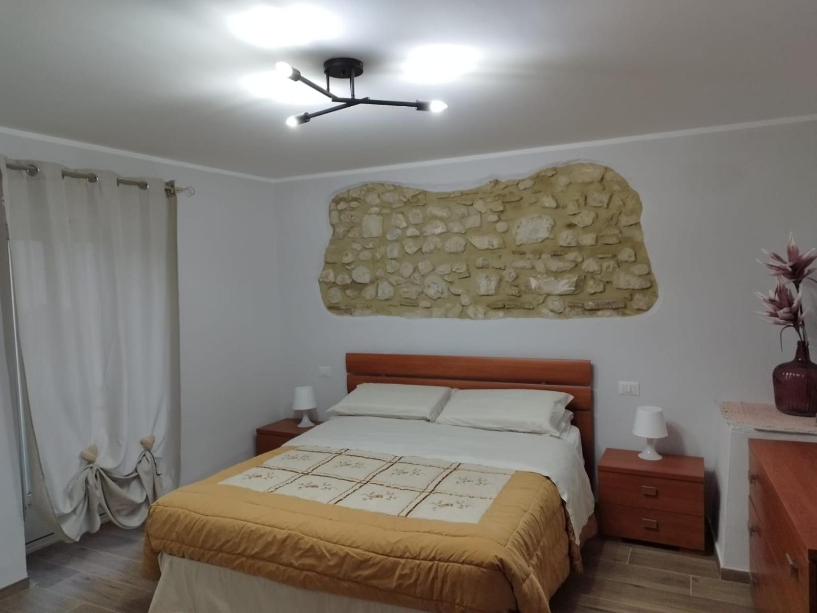 Casa Vacanza "Marinella" Сулмона Екстериор снимка